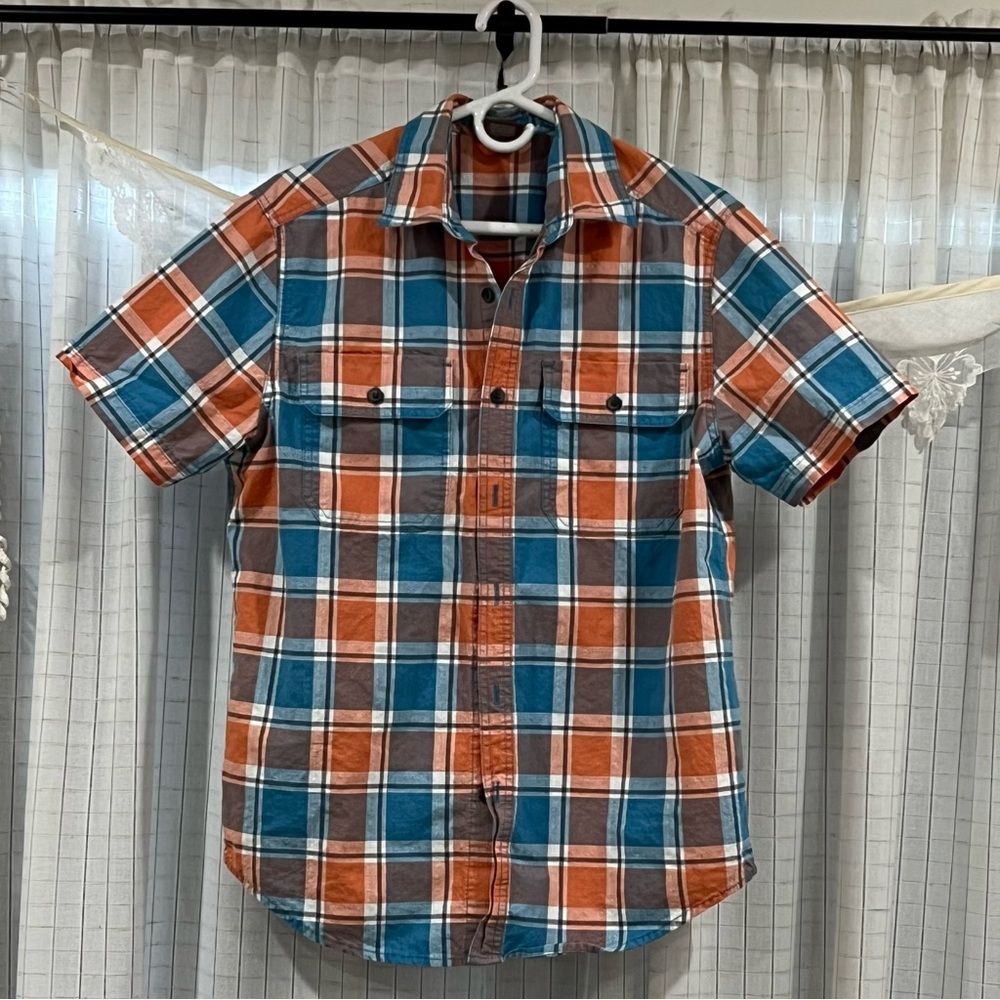Great Northwest clothing company, short sleeve button up 100% cotton shirt